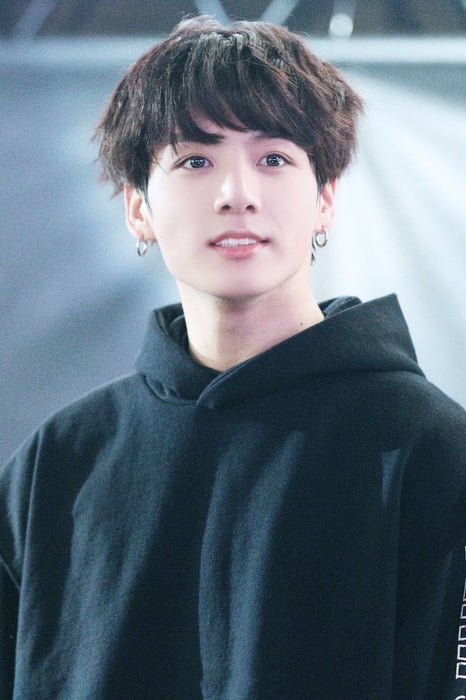 Khám phá vẻ đẹp cuốn hút trong nụ cười của Jungkook