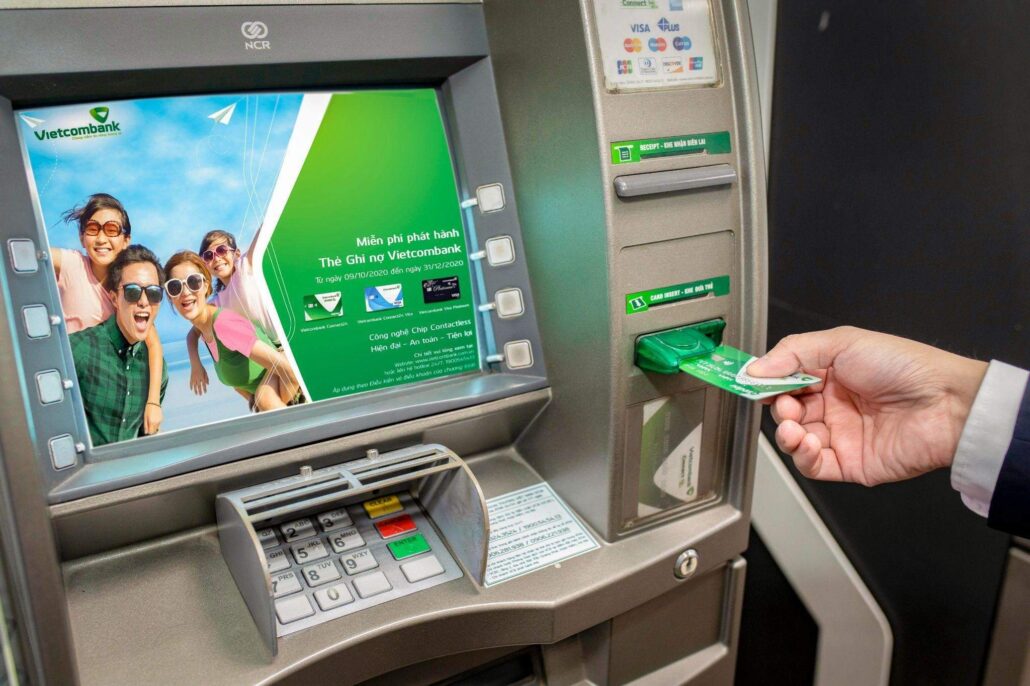 Hướng dẫn cách rút tiền ATM đúng cách, chi tiết, an toàn